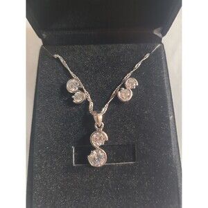 Necklace and earring set